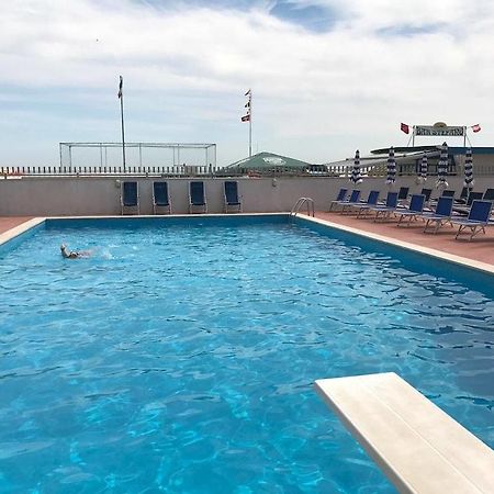 Hotel Majestic Pesaro Buitenkant foto