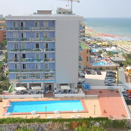 Hotel Majestic Pesaro Buitenkant foto